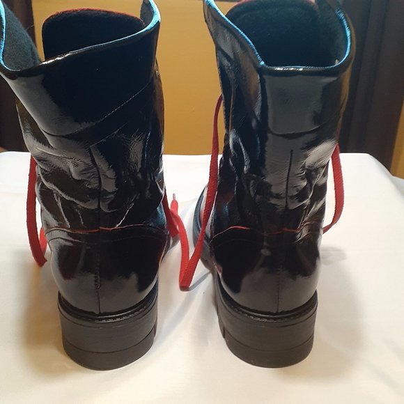 ❄❄COLD WEATHER SPECIALS....EDGY BLACK & RED PATENT LEATHER BOOTIE - Picture 2 of 3